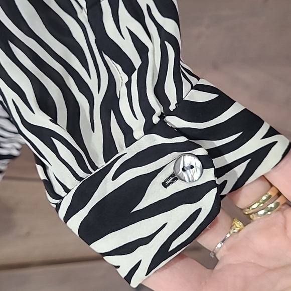 City Silk Zebra Print Button Up Shirt Blouse M - Picture 3 of 8